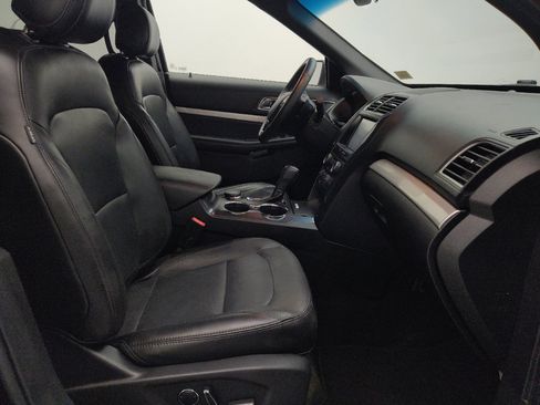 Used 2016 Ford Explorer XLT w/ Equipment Group 202A AWD/4WD image 21
