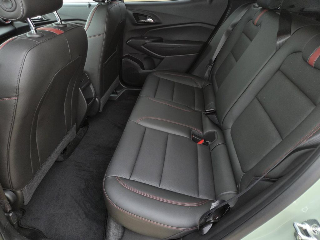 Used 2024 Chevrolet Trax RS w/ Sunroof Package FWD image 27