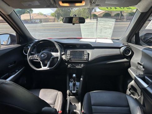 Used 2018 Nissan Kicks SR w/ Premium Package FWD image 17
