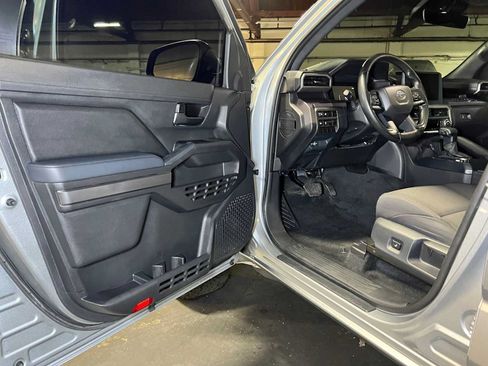 Used 2025 Toyota Tacoma SR5 AWD/4WD image 20