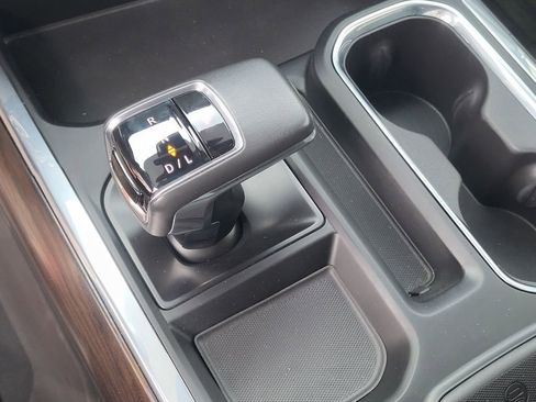 Used 2022 GMC Sierra 1500 SLT w/ SLT Premium Package image 19