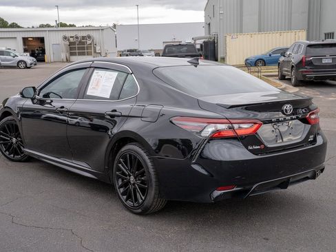 Used 2021 Toyota Camry SE image 3