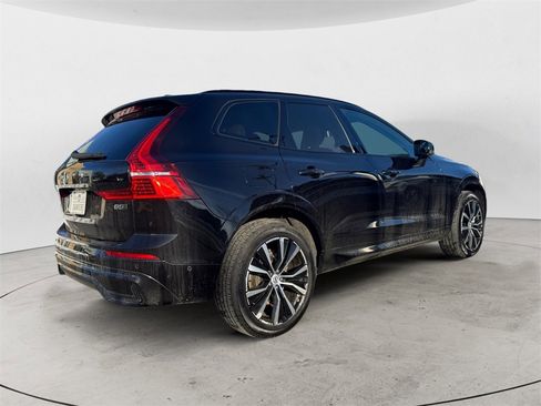Certified 2025 Volvo XC60 B5 Plus image 6