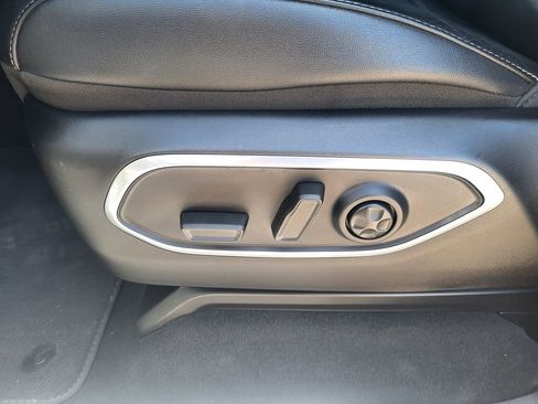 Used 2025 Jeep Wagoneer 4WD image 15