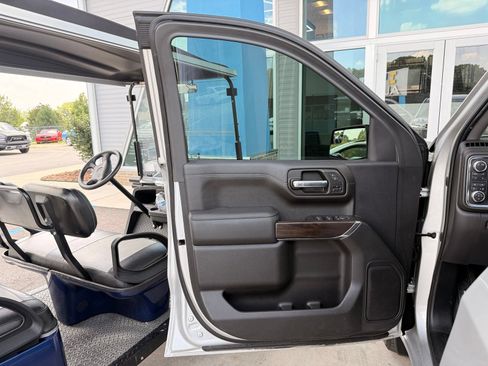Used 2021 GMC Sierra 1500 SLT w/ SLT Convenience Package AWD/4WD image 18