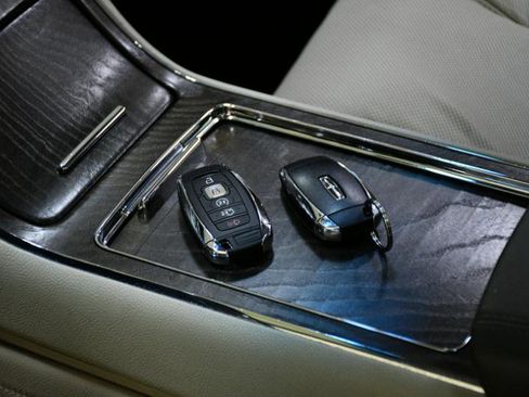 Used 2019 Lincoln Continental Select w/ Continental Climate Package image 36