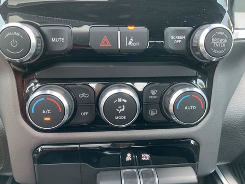 Used 2022 RAM 1500 Big Horn AWD/4WD image 40