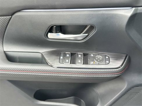 New 2025 Nissan Kicks SR image 8