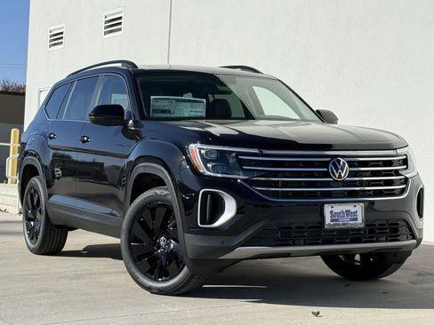 New 2026 Volkswagen Atlas SE image 2