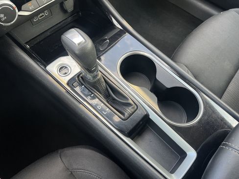 Used 2024 Nissan Altima 2.5 SV image 8