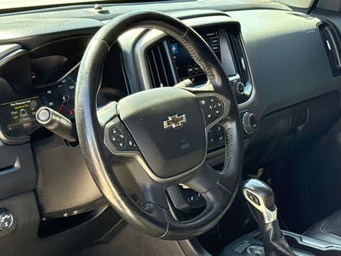 Used 2022 Chevrolet Colorado Z71 AWD/4WD image 17
