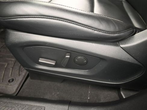 Used 2022 Ford Explorer XLT w/ Equipment Group 202A RWD image 22