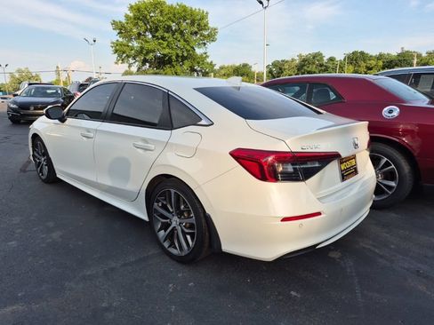 Used 2024 Honda Civic Touring image 3