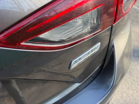Used 2017 MAZDA MAZDA3 Sport FWD image 13