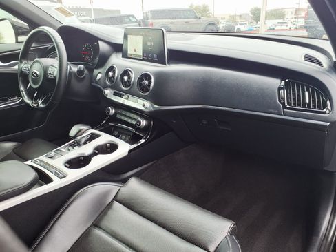 Used 2019 Kia Stinger GT2 image 10
