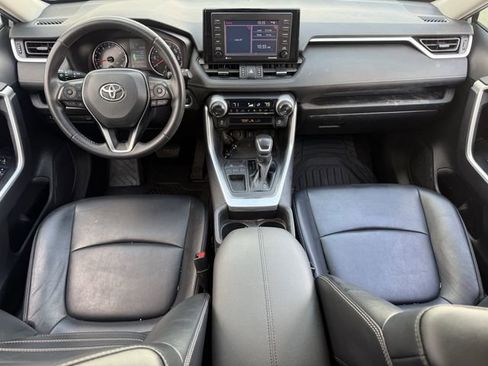 Used 2020 Toyota RAV4 XLE Premium image 11