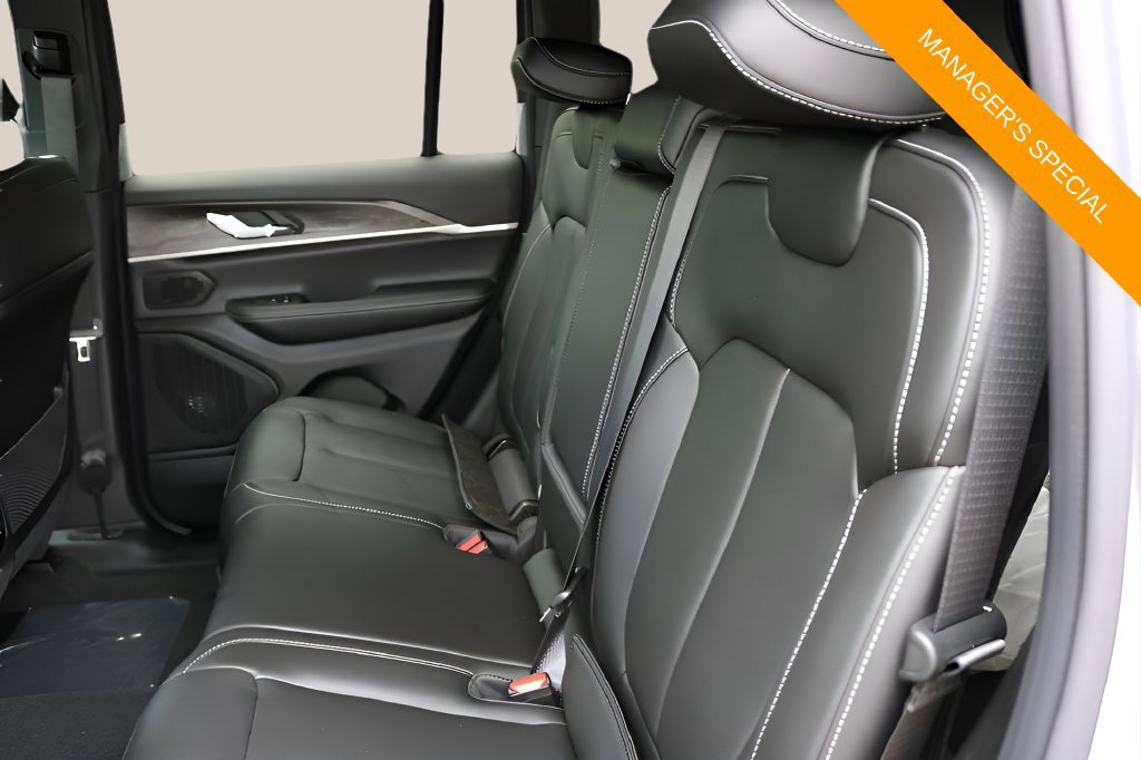 New 2026 Jeep Grand Cherokee Limited RWD image 14