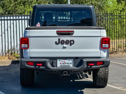 Used 2022 Jeep Gladiator Rubicon w/ Trailer Tow Package AWD/4WD image 4