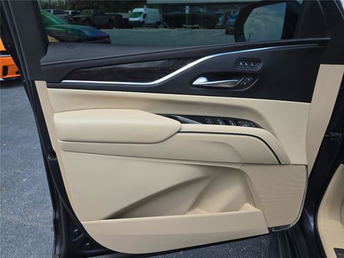 Used 2023 Cadillac Escalade Premium Luxury w/ Performance Package AWD/4WD image 19