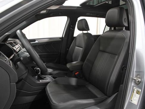 Certified 2023 Volkswagen Tiguan SE R-Line image 5