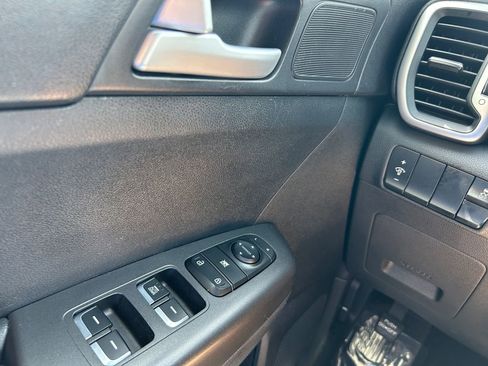 Used 2019 Kia Sportage LX FWD image 18