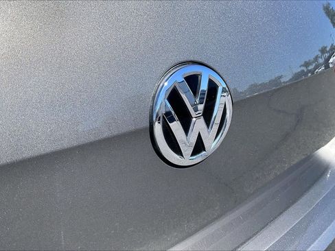 Used 2016 Volkswagen Golf R 4-Door AWD/4WD image 28