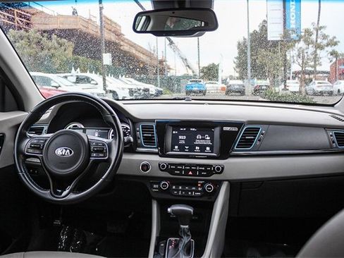 Used 2019 Kia Niro EX image 18