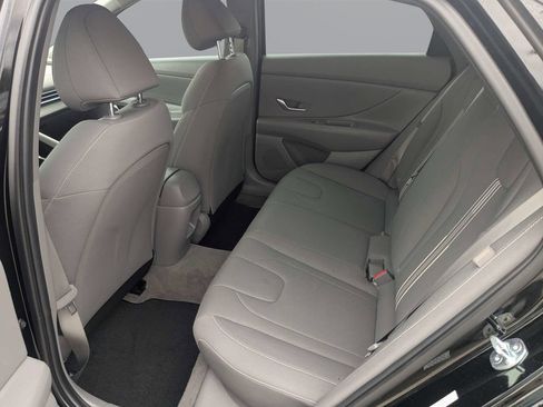 Used 2024 Hyundai Elantra SEL FWD image 12
