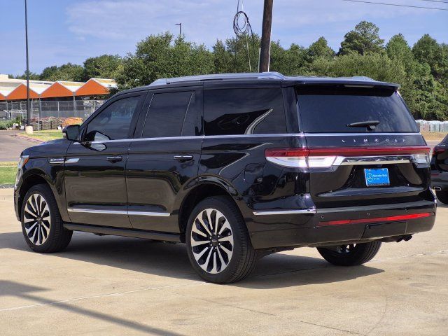 Used 2024 Lincoln Navigator Reserve AWD/4WD image 4