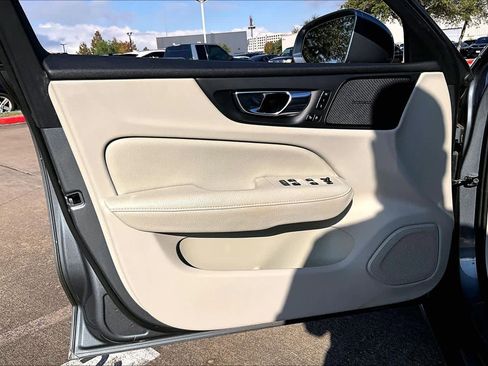 Used 2021 Volvo S60 T5 Momentum image 19