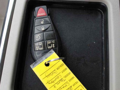 Used 2014 Chrysler Town & Country Touring image 21