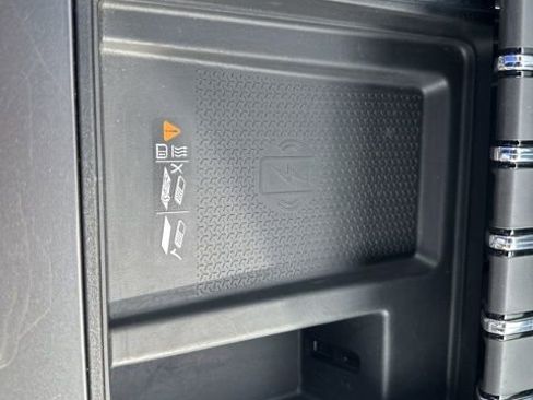 Used 2025 GMC Acadia Elevation image 27