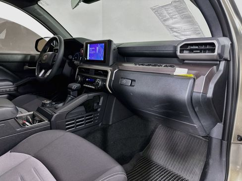 Used 2025 Toyota Tacoma TRD Sport AWD/4WD image 28