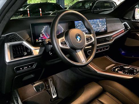 Used 2024 BMW X7 xDrive40i w/ M Sport Package AWD/4WD image 17