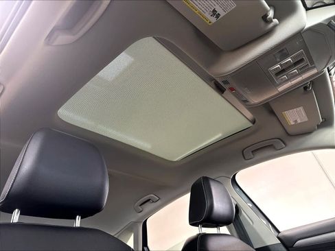 Used 2023 Volkswagen Jetta SE w/ Panoramic Sunroof Package FWD image 29