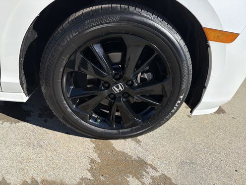 Used 2023 Honda Odyssey Sport image 13