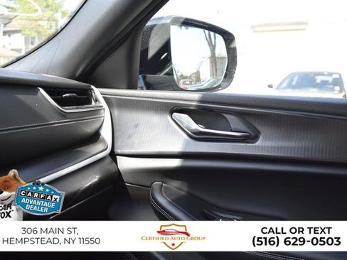 Used 2025 Jeep Grand Cherokee Altitude AWD/4WD image 19