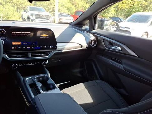 New 2026 Chevrolet Equinox EV LT image 12