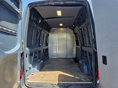 Used 2019 Mercedes-Benz Sprinter 144 image 7