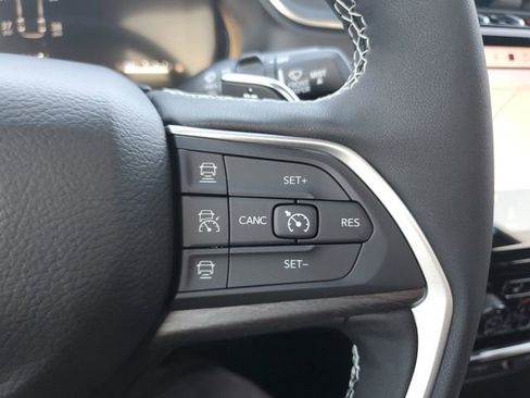 New 2025 Jeep Grand Cherokee L Limited image 9