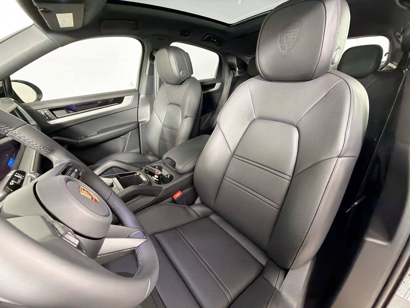 Used 2026 Porsche Cayenne Coupe AWD/4WD image 5