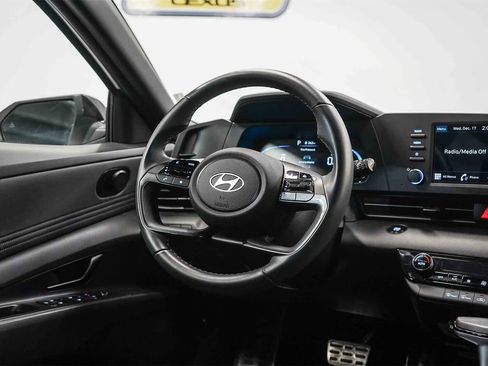 Used 2025 Hyundai Elantra Sport image 15