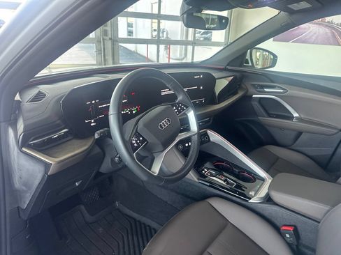 Used 2025 Audi Q5 Premium w/ Convenience Package AWD/4WD image 9