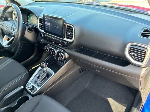 Used 2025 Hyundai Venue SEL FWD image 15