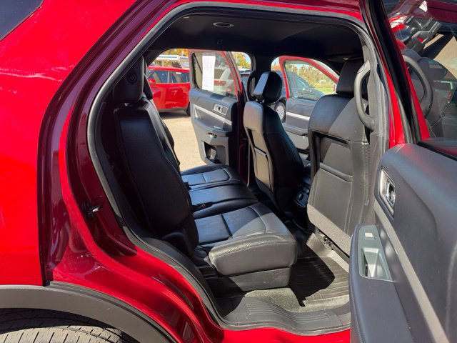 Used 2016 Ford Explorer XLT w/ Equipment Group 202A AWD/4WD image 14
