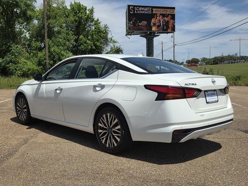 Used 2025 Nissan Altima 2.5 SV FWD image 4