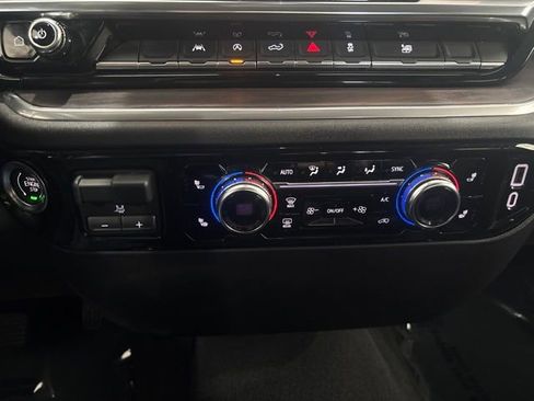 Used 2025 GMC Sierra 1500 SLT AWD/4WD image 26
