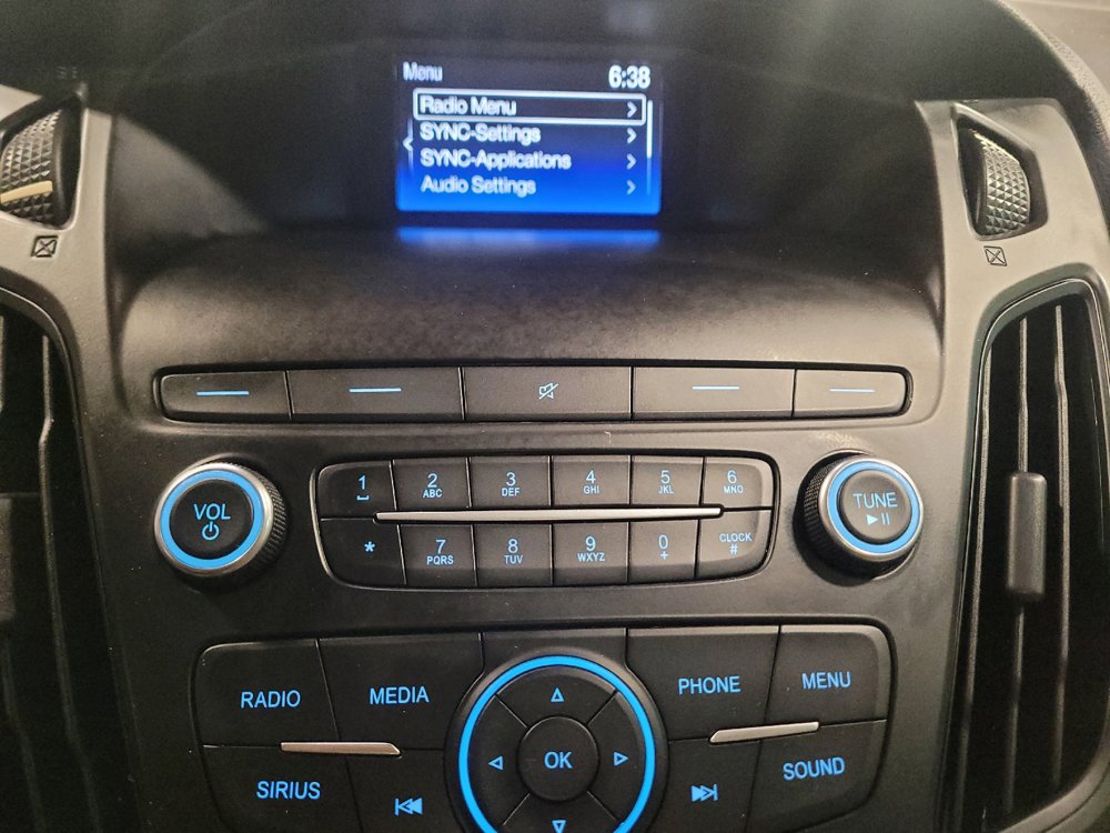 Used 2018 Ford Focus SE FWD image 25