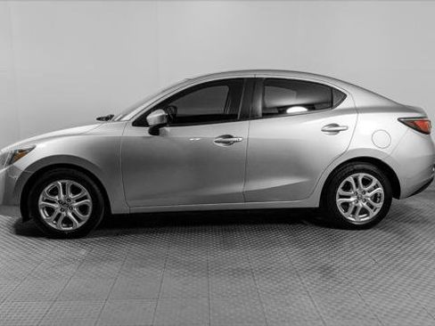 Used 2018 Toyota Yaris iA FWD image 3
