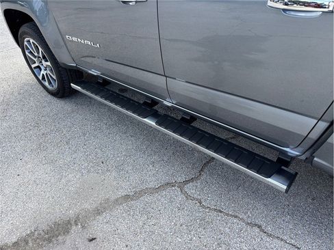 Used 2022 GMC Canyon Denali image 17
